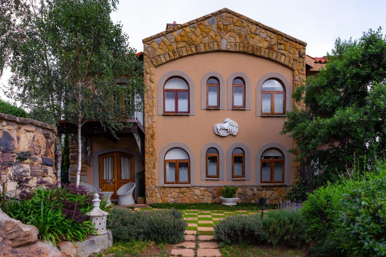 Wild Horses Lodge Harrismith Dış mekan fotoğraf